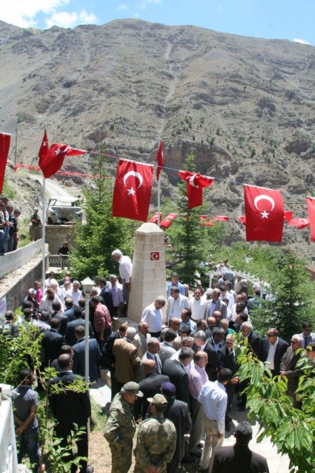 Dinmeyen Acı Başbağlar'da Teröre Lanet Okundu