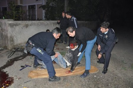 Direğe çarpan otomobil ikiye bölündü: 2 ölü, 2 yaralı