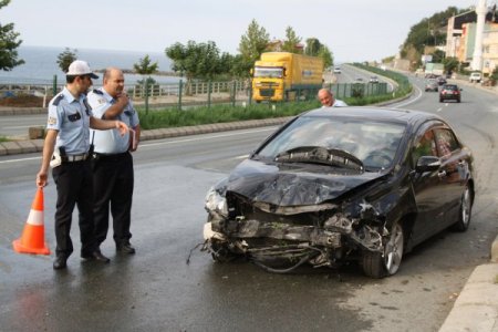 Direksiyon hâkimiyetini kaybeden sürücü karşı şeride geçti