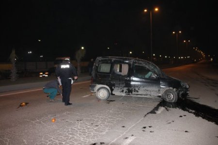 Direksiyon hâkimiyetini kaybeden sürücü takla atarak karşı yöne geçti