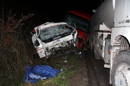Direksiyonu Kilitlenen Tır 3 Kişiyi Ezdi