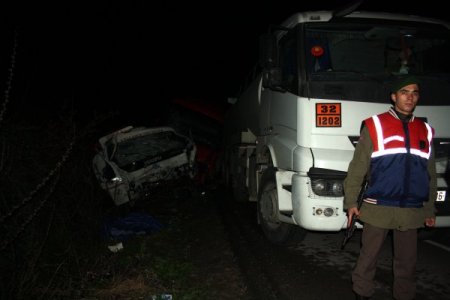 Direksiyonu Kilitlenen Tır 3 Kişiyi Ezdi