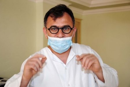 Diş eti çekilmesi hastalığı kendisini ağız kokusuyla gösteriyor