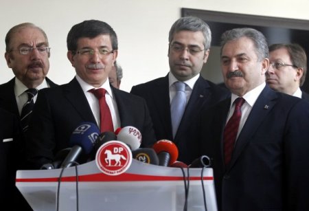 Dışişleri Bakanı Ahmet Davutoğlu'ndan Dp'ye Ziyaret