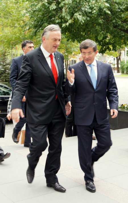 Dışişleri Bakanı Davutoğlu, Bosna Hersek Dışişleri Bakanı ile bir araya geldi