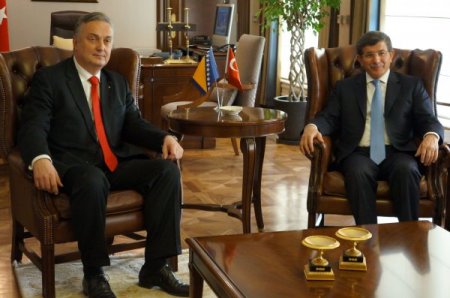 Dışişleri Bakanı Davutoğlu, Bosna Hersek Dışişleri Bakanı ile bir araya geldi