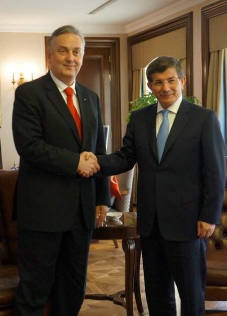 Dışişleri Bakanı Davutoğlu, Bosna Hersek Dışişleri Bakanı ile bir araya geldi