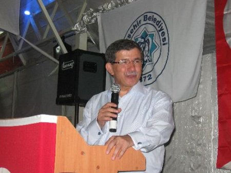 Dışişleri Bakanı Davutoğlu: Evet'lerin Gücü Türkiye'yi Güçlendirecek