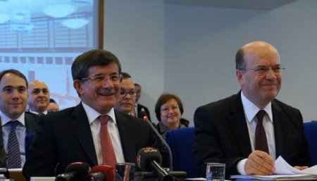 Dışişleri Komisyonu'nda 'savaşa hayır' dövizleri açıldı