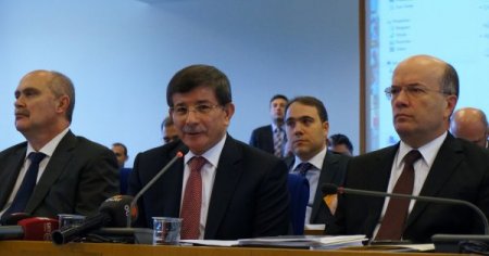 Dışişleri Komisyonu'nda 'savaşa hayır' dövizleri açıldı