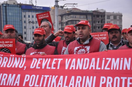 DİSK üyeleri, DHKP-C operasyonlarını protesto etti