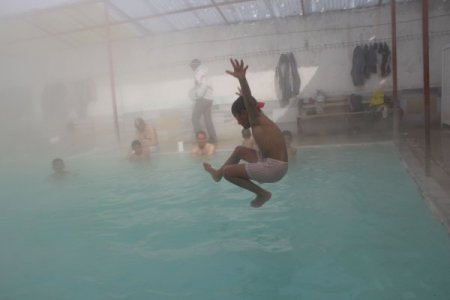 Diyadin Kaplıcaları, kış günlerinde ziyaretçi akınına uğruyor