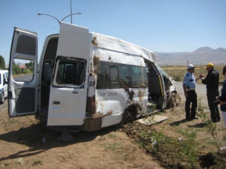 Diyaliz Hastalarını Taşıyan Servis Aracı Kaza Yaptı: 7 Yaralı