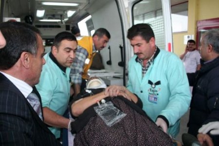 Diyaliz Hastalarını Taşıyan Servis Kaza Yaptı: 4 Yaralı
