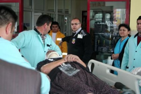Diyaliz Hastalarını Taşıyan Servis Kaza Yaptı: 4 Yaralı