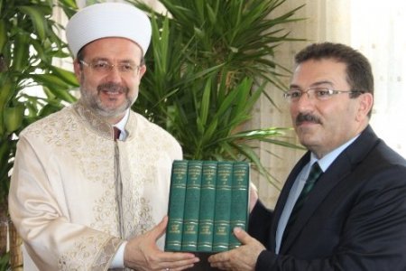 Diyanet İşleri Başkanı: Gençlerin gönül dünyalarını zenginleştirmemiz lazım