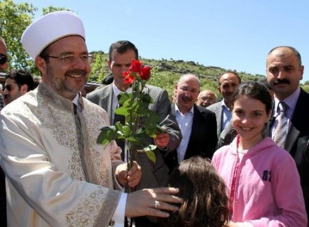Diyanet İşleri Başkanı Görmez, peygamber kabirlerinde dua etti