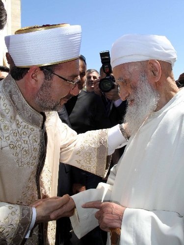 Diyanet İşleri Başkanı Görmez, peygamber kabirlerinde dua etti