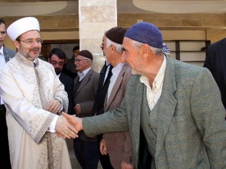 Diyanet İşleri Başkanı Görmez, peygamber kabirlerinde dua etti