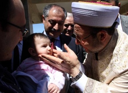 Diyanet İşleri Başkanı Görmez, peygamber kabirlerinde dua etti