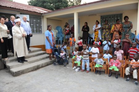 Diyanet İşleri Başkanı Görmez’den Kamerun’da yetimhane ziyareti