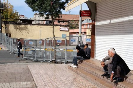 Diyarbakır Cezaevi önünde toplanan BDP’lilere polis müdahale etti