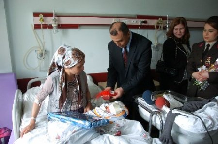 Diyarbakır Jandarma Bölge Komutanı Saldık, anneleri unutmadı