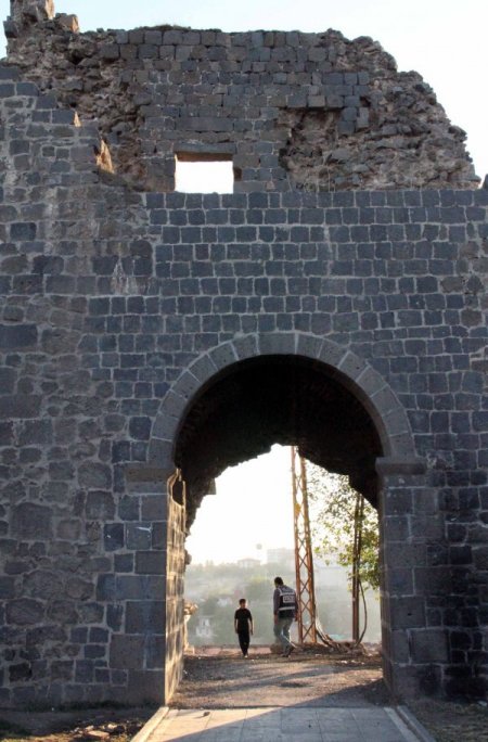 Diyarbakır polisi, halkın huzuru için dev sokak uygulaması yaptı