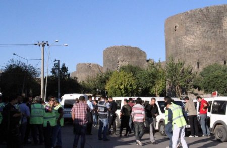 Diyarbakır polisi, halkın huzuru için dev sokak uygulaması yaptı