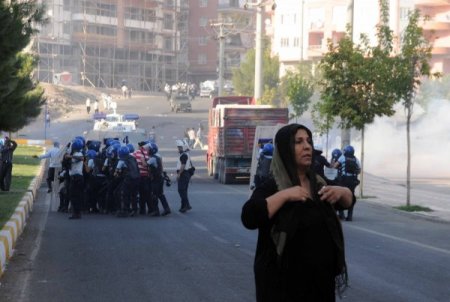 Diyarbakır Polisi İzinsiz Gösteriye İzin Vermedi