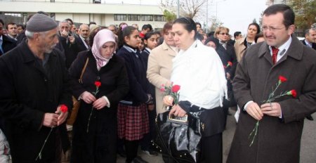 Diyarbakır Terör Kurbanı Gençlere Ağladı