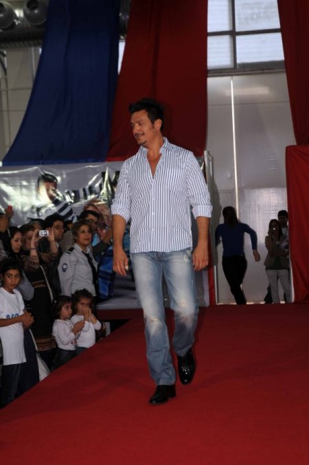 Diyarbakır Tüyap Fuarında Defileye Ece, Altıntop Ve İpek Katıldı