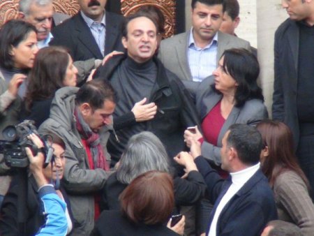 Diyarbakır Valiliği'ndeki gerginlikte Başkan Baydemir, polise hakaret etti