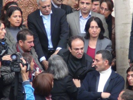 Diyarbakır Valiliği'ndeki gerginlikte Başkan Baydemir, polise hakaret etti