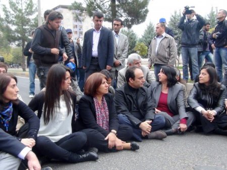 Diyarbakır Valiliği'ndeki gerginlikte Başkan Baydemir, polise hakaret etti