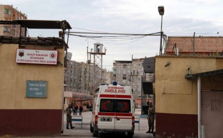 Diyarbakır’da 21 tutuklu hastanelere sevk edildi