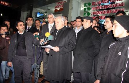 Diyarbakır'da Darbelere Karşı Işıklar Yanıp Söndü