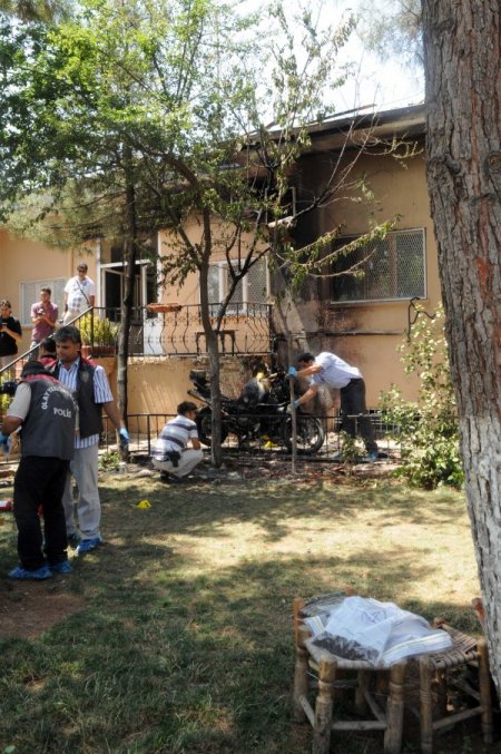 Diyarbakır'da Emniyet Binasına Bombalı Saldırı: 5 Polis Yaralı