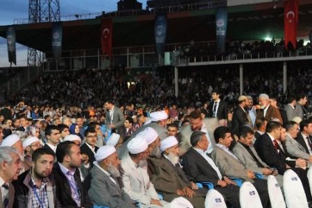 Diyarbakır'da görülmemiş coşku, binlerce kişi statta O'nun için buluştu