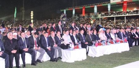 Diyarbakır'da görülmemiş coşku, binlerce kişi statta O'nun için buluştu