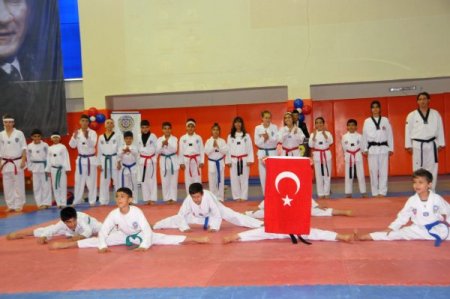 Diyarbakır’da ihtiyaç sahibi çocuklar ‘Emniyet’le geleceğe kazandırılıyor