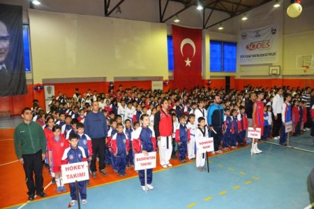 Diyarbakır’da ihtiyaç sahibi çocuklar ‘Emniyet’le geleceğe kazandırılıyor