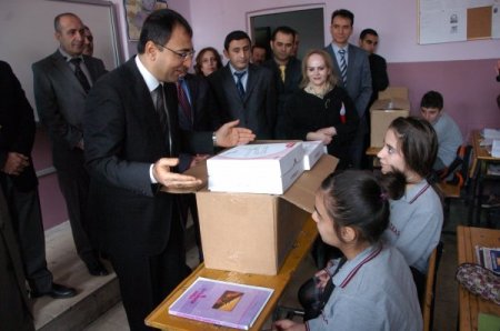 Diyarbakır’da iki yılda bin 430 lise öğrencisi tablet bilgisayara kavuştu