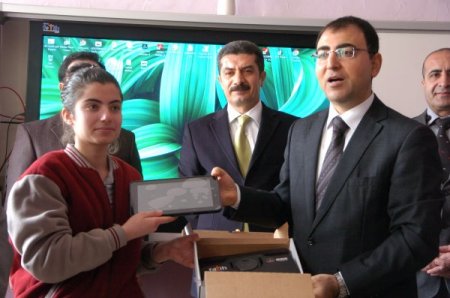 Diyarbakır’da iki yılda bin 430 lise öğrencisi tablet bilgisayara kavuştu