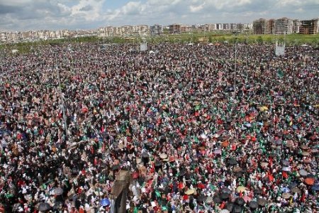 Diyarbakır'da Kutlu Doğum mitingi: Nevruz alanı doldu