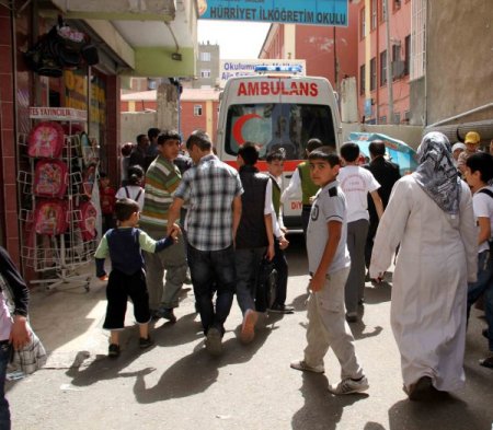 Diyarbakır’da Öğrenciler Sütten Zehirlendi