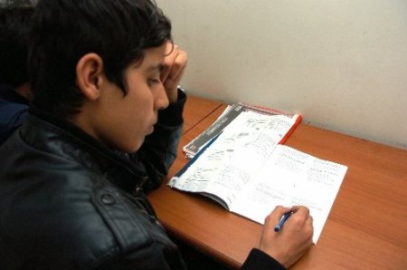 Diyarbakır'da okula gitmeyen öğrenciler tespit edilip okulla buluşturuluyor