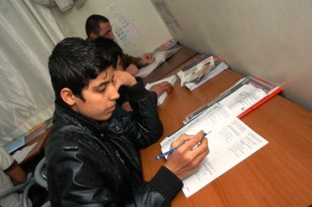 Diyarbakır'da okula gitmeyen öğrenciler tespit edilip okulla buluşturuluyor