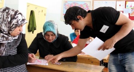 Diyarbakır’da on binlerce kişi ‘Efendimiz sınavına’ girdi