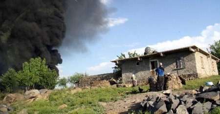 Diyarbakır'da patlamadan sonra çıkan yangın söndürüldü